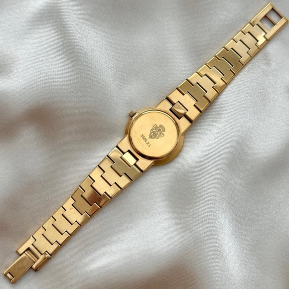 AUTHENTIC VINTAGE GUCCI GOLD WATCH - Picture 4 of 5
